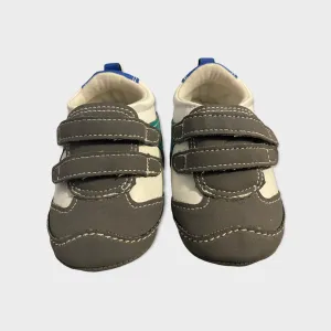 Carter's Crib Walking Baby Sneakers (Size: 2)