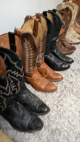 VINTAGE COWBOY BOOTS - 10 PCS